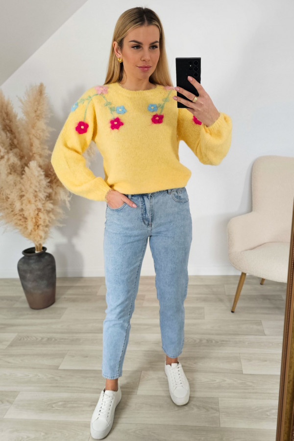 Sweter FLOWERS z kwiatowym haftem pastelowy żółty 1