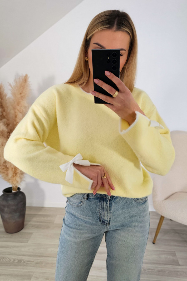 Sweter CLARA z kokardkami pastelowy żółty 5