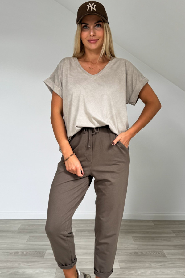Klasyczny T-shirt V-NECK beż